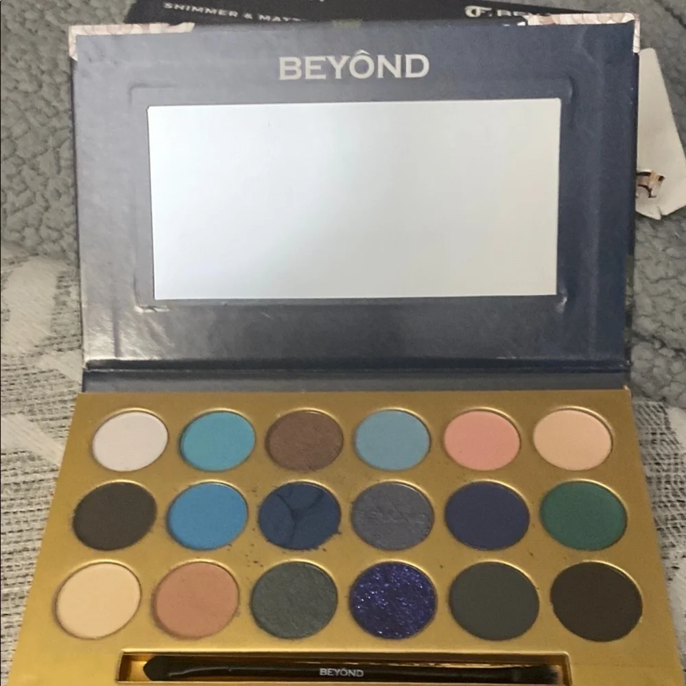 ☀️Eyeshadow Palette - Vibrant Multi-Color Collection